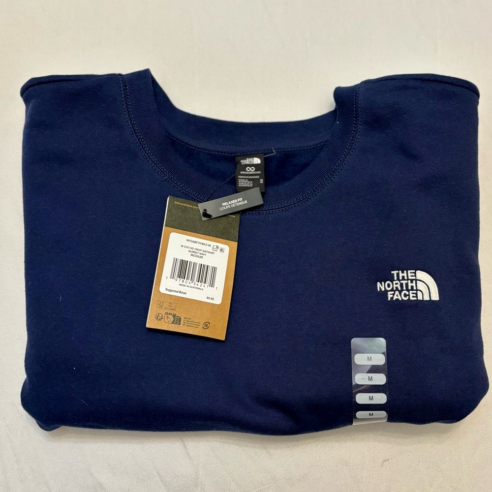 New with Tags! The North Face Half Dome Crop Navy Blue Women’s Sweatshirt.